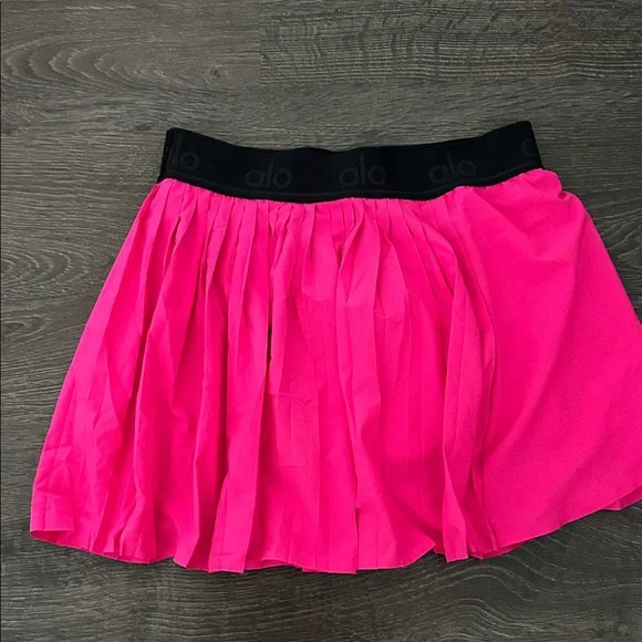 ALO Yoga Vibrant Pink Mini tennis/pickleball Skirt - Picture 2 of 8